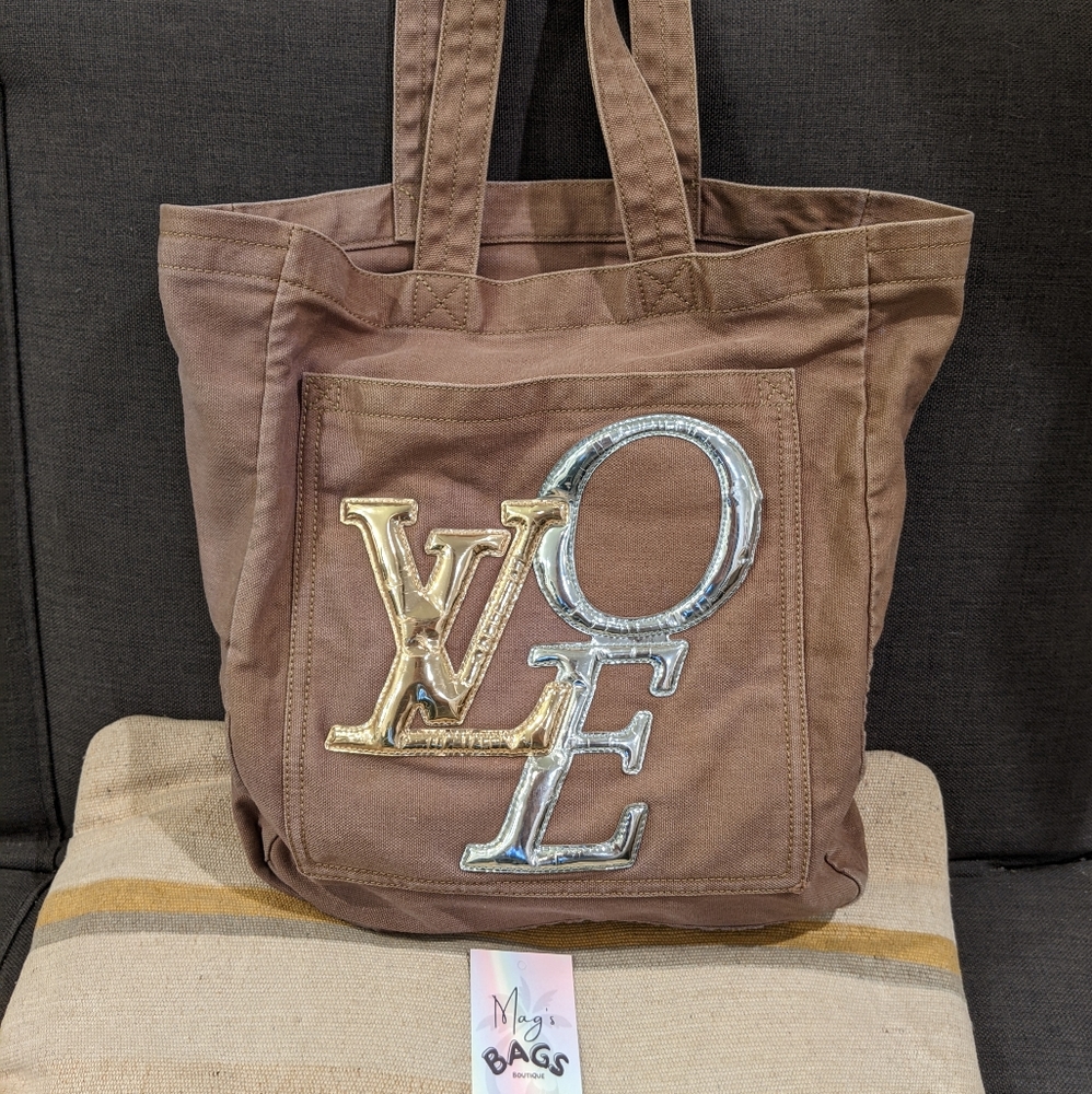 Louis Vuitton: That's Love Limited Edition Tote *RARE* - Picture 3 of 8